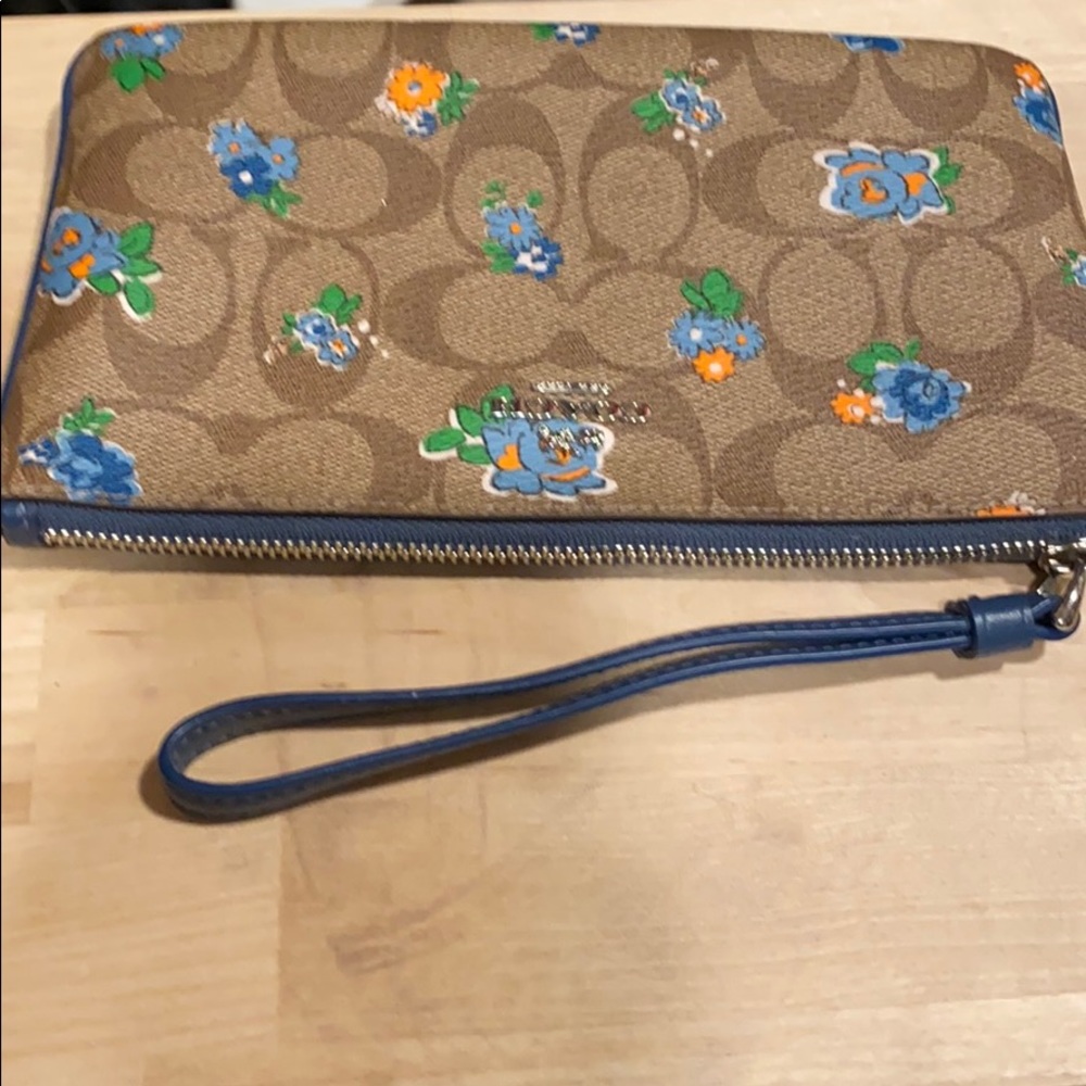 Coach Wristlet/Wallet - Picture 6 of 7